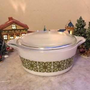 Vintage Pyrex 475-B 2 1/2 Q Green Verde Casserole and Lid